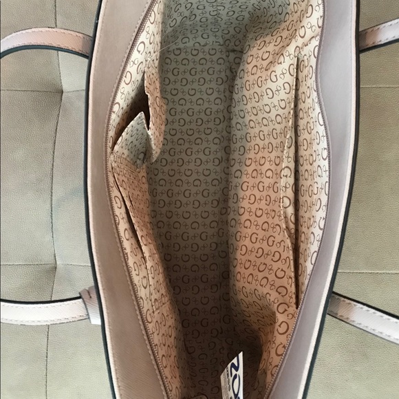 ♓️🅿️ NWT Guess large tote in taupe color - Picture 5 of 15